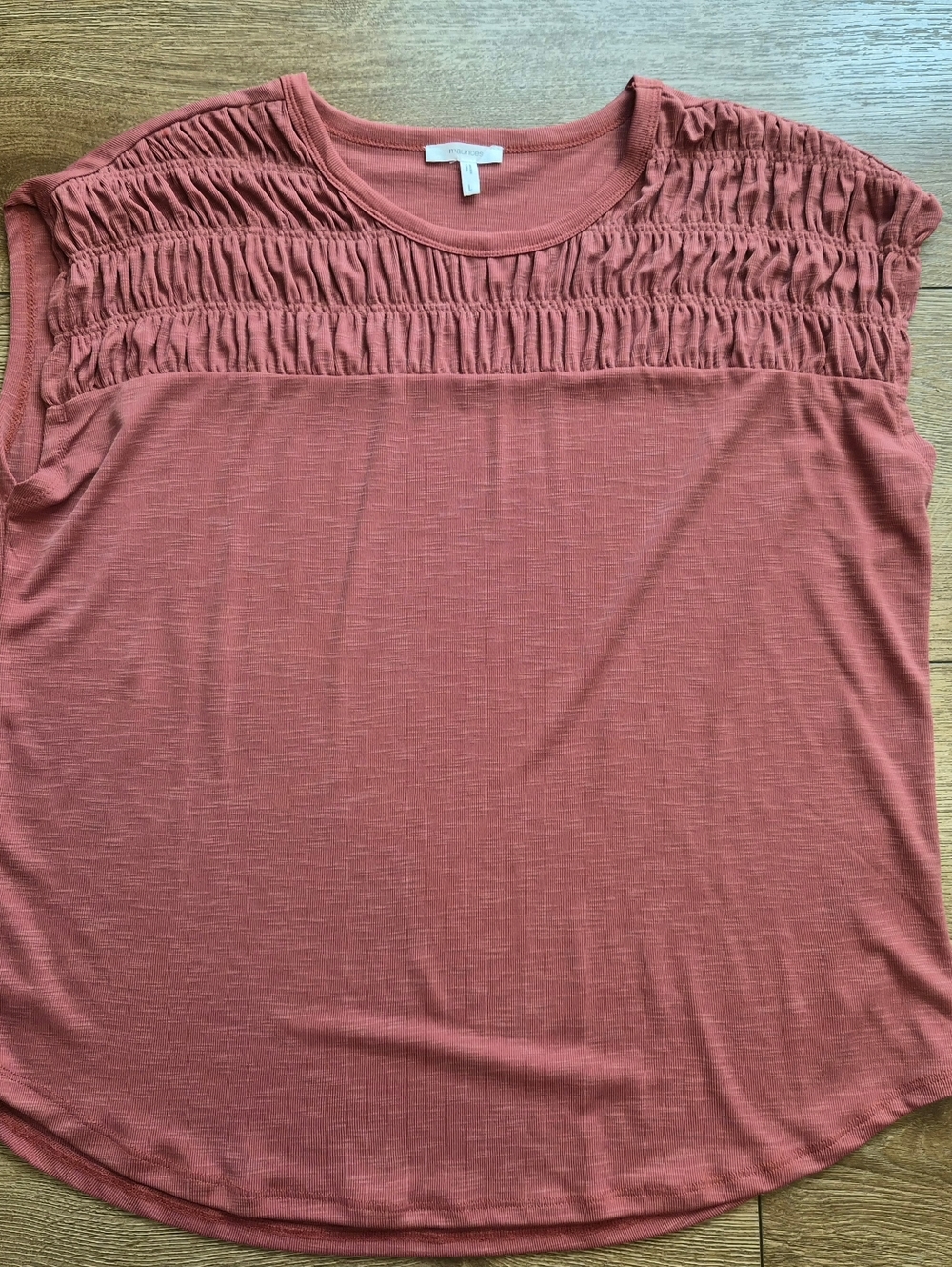 [LIKE NEW] MAURICES Smocked Yoke Dolman Tee Tapestry L Large Marsala